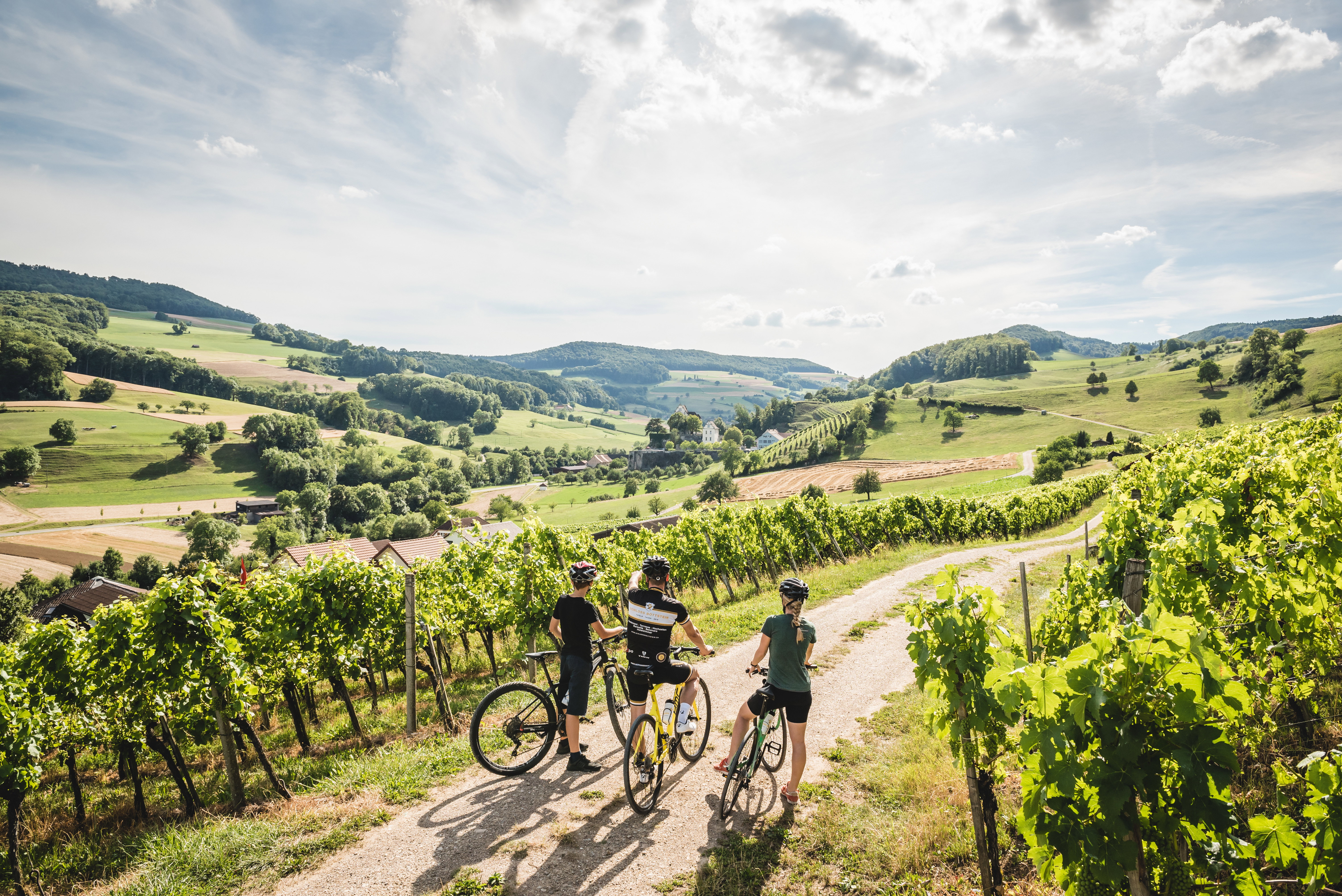Rodzinna wyprawa na dwóch kółkach przez Szwajcarię to gwarancja niezapomnianych wrażeń (fot. Switzerland Tourism)
