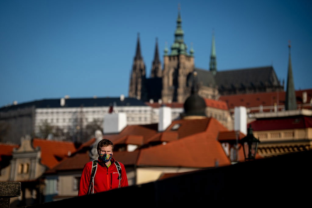 Czechy, koronawirus: Coraz mniej zakażeń, coraz mniejsze ograniczenia
