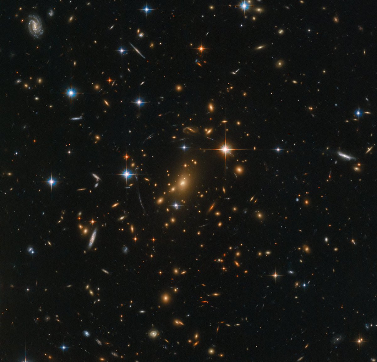 fot. ESA/Hubble & NASA, RELICS