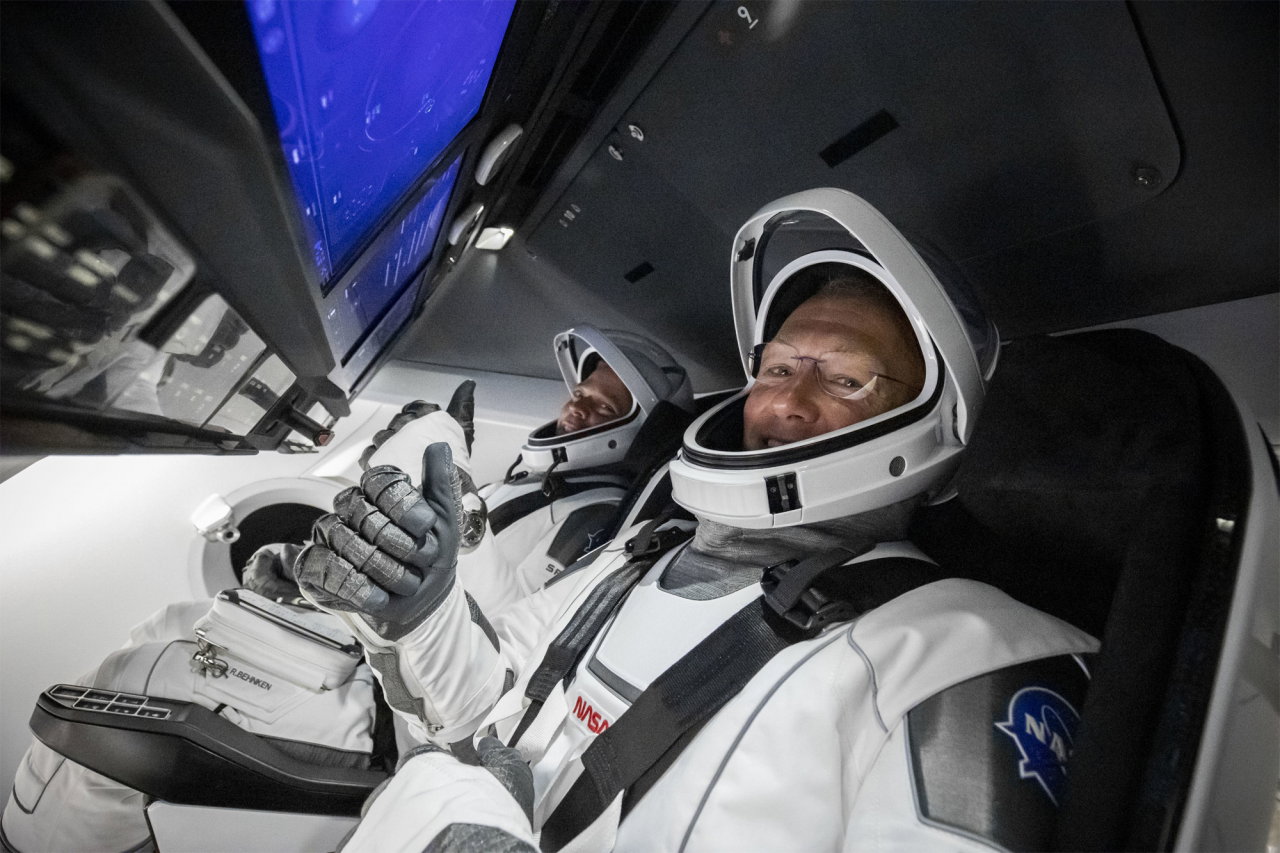 Misja NASA Space X już na stacji kosmicznej. Płaskoziemcy są zdziwieni, a dinozaury lewitują