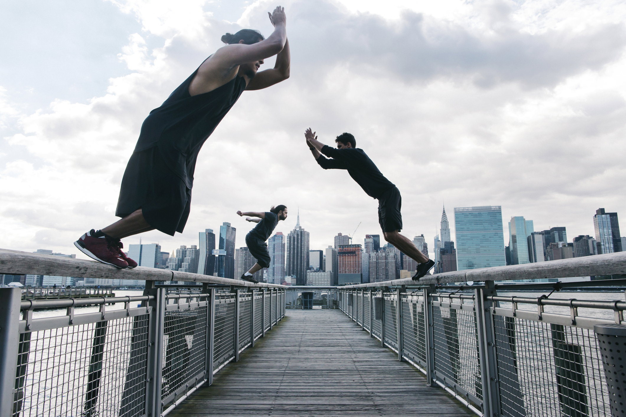 Parkour: od czego zacząć trenowanie? Jak powstał parkour i co trzeba o nim wiedzieć? (fot. Getty Images)