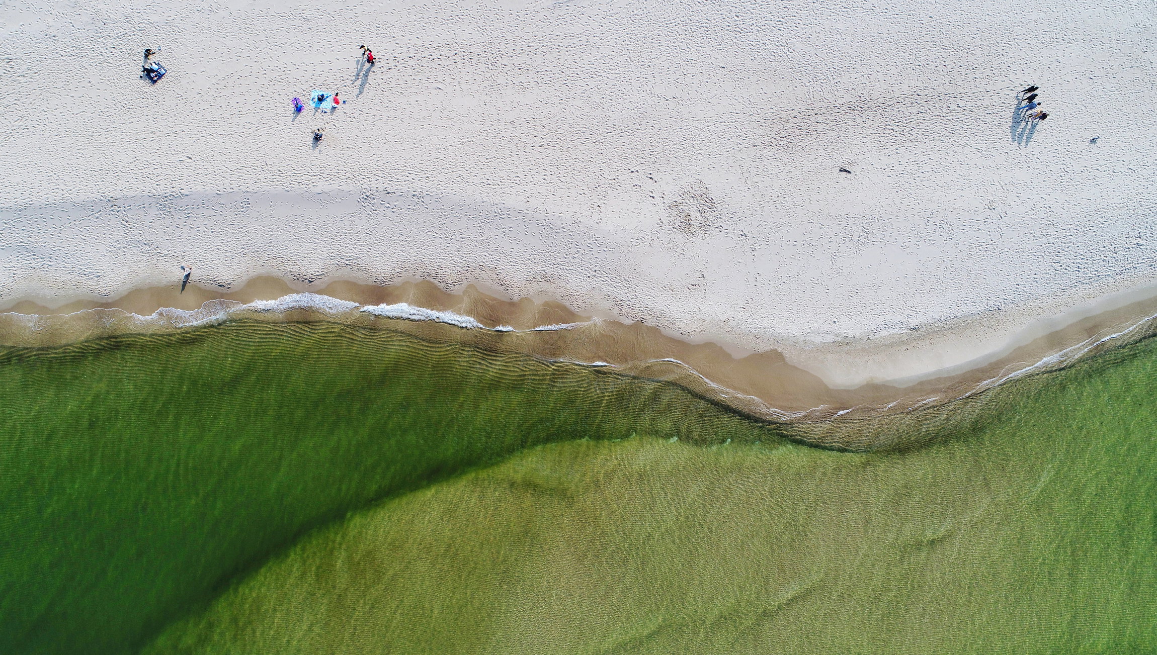 Gdzie na wakacje w Polsce: 8 miejsc, które warto odwiedzić (fot. Getty Images)