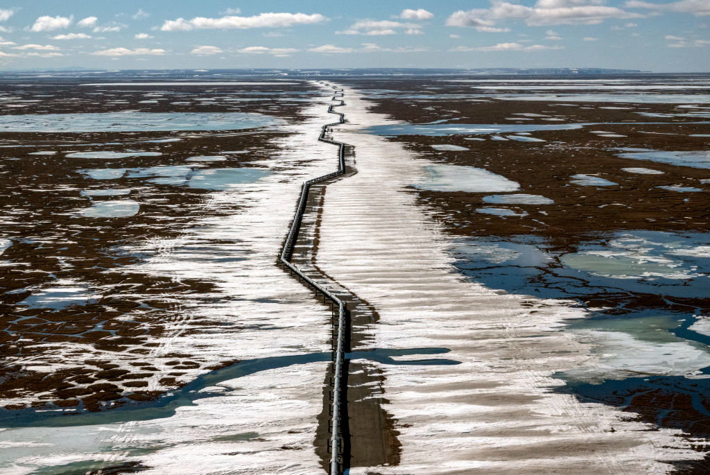 Rurociąg biegnący przez tereny Alaski (Photo by Bonnie Jo Mount/The Washington Post via Getty Images)