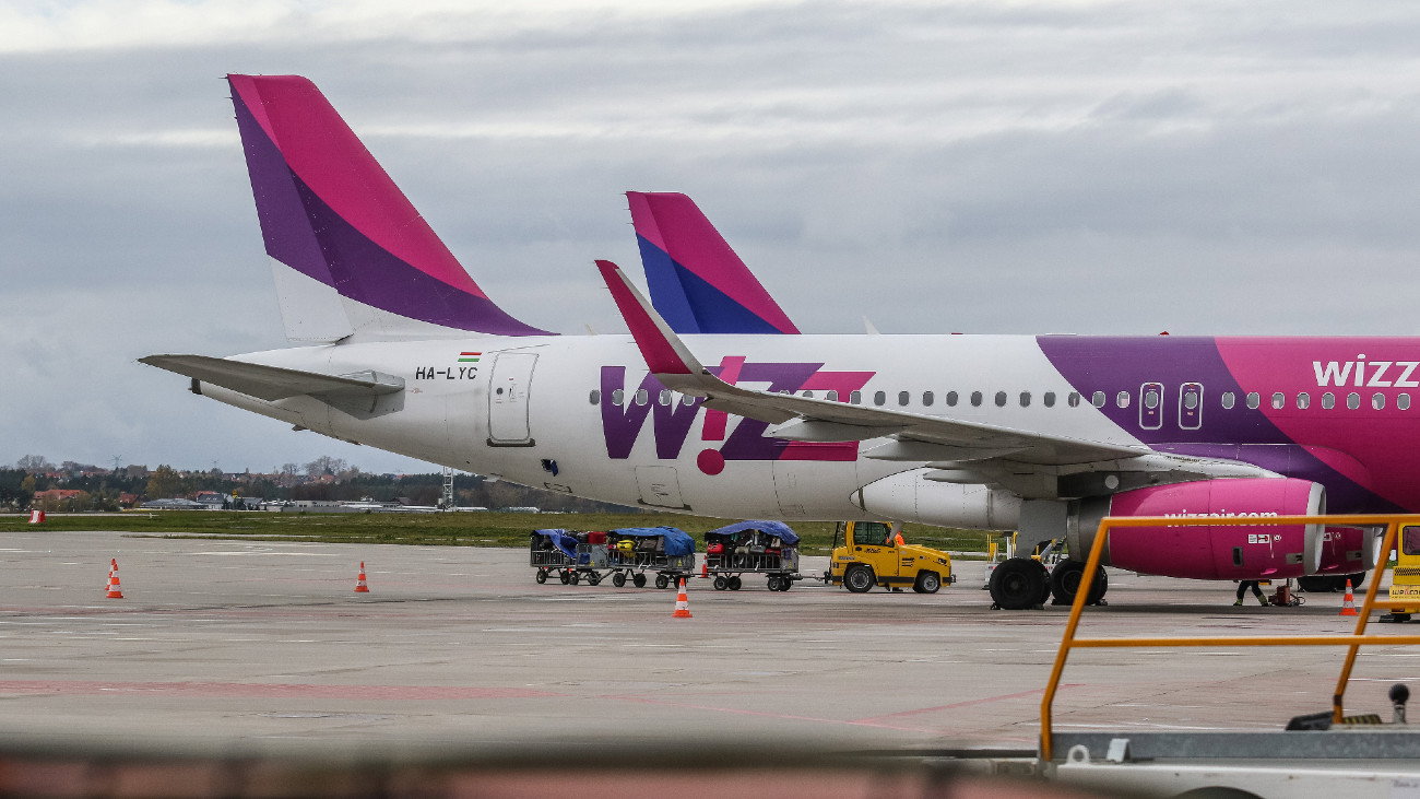 LOT i WizzAir odwołują loty i zawieszają połączenia (fot. Getty Images)