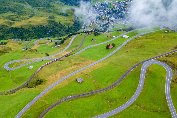 Serpentyny w Andermatt