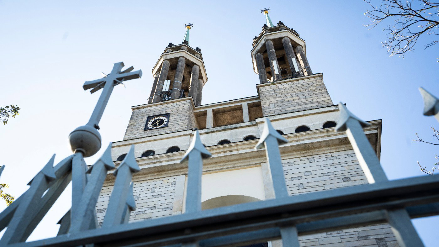 Czym jest apostazja? Apostazja to oficjalne wyjście z kościoła i porzucenie wiary (fot. Getty Images)
