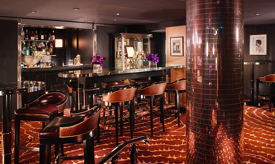 Mówi się, że American Bar w Savoy Hotel (na zdjęciu) jest jednym z najważniejszych historycznych barów otwartych do dziś (fot. www.worlds50bestbars.com)