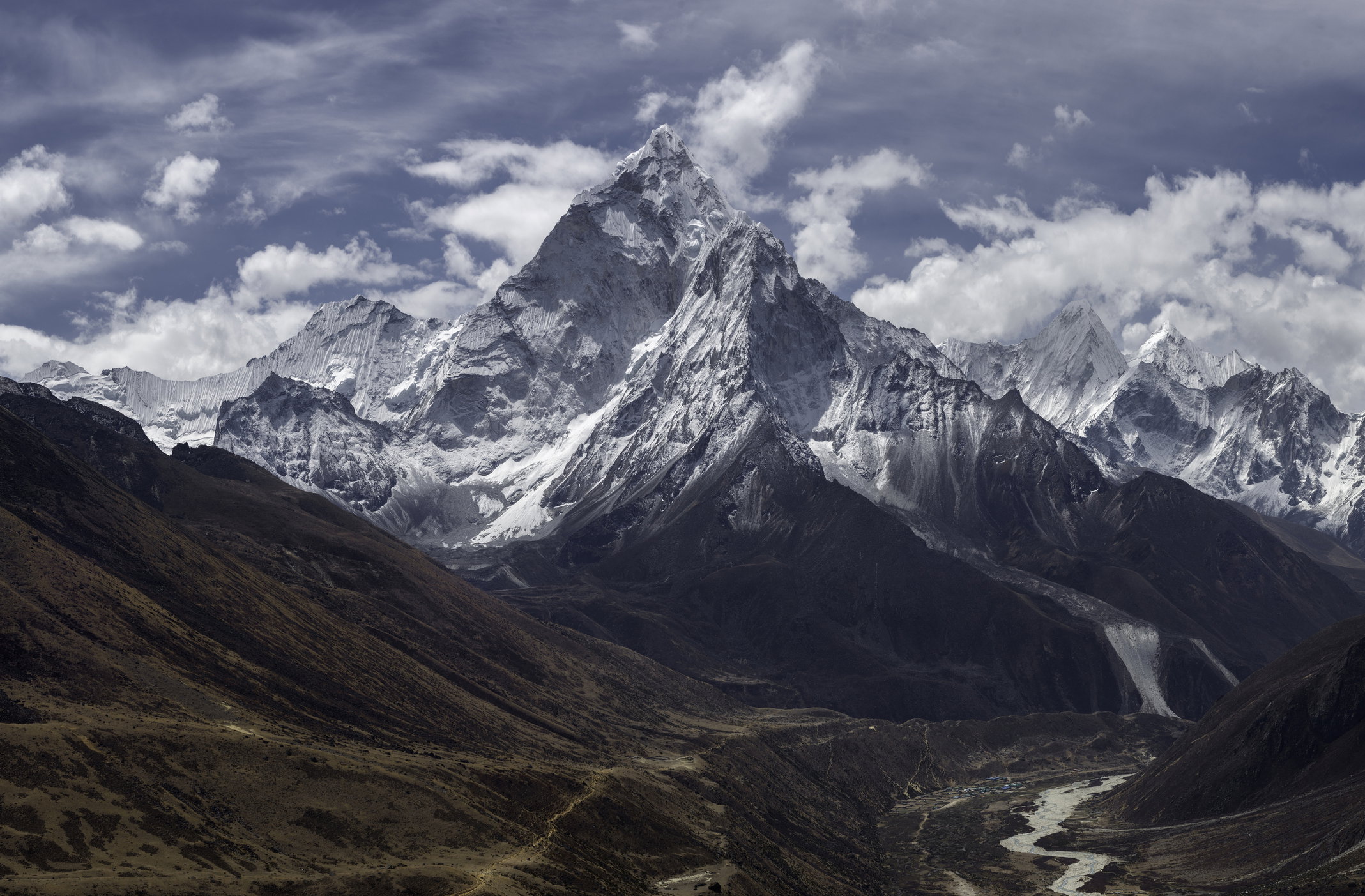 Mount Everest oficjalnie wyższy o 86 centymetrów (fot. Getty Images)