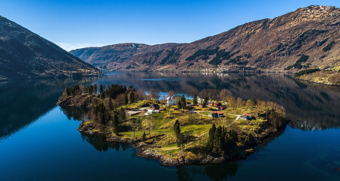 Wyspa została wystawiona na sprzedaż za 30 mln norweskich koron (fot. Active Real Estate Asker)