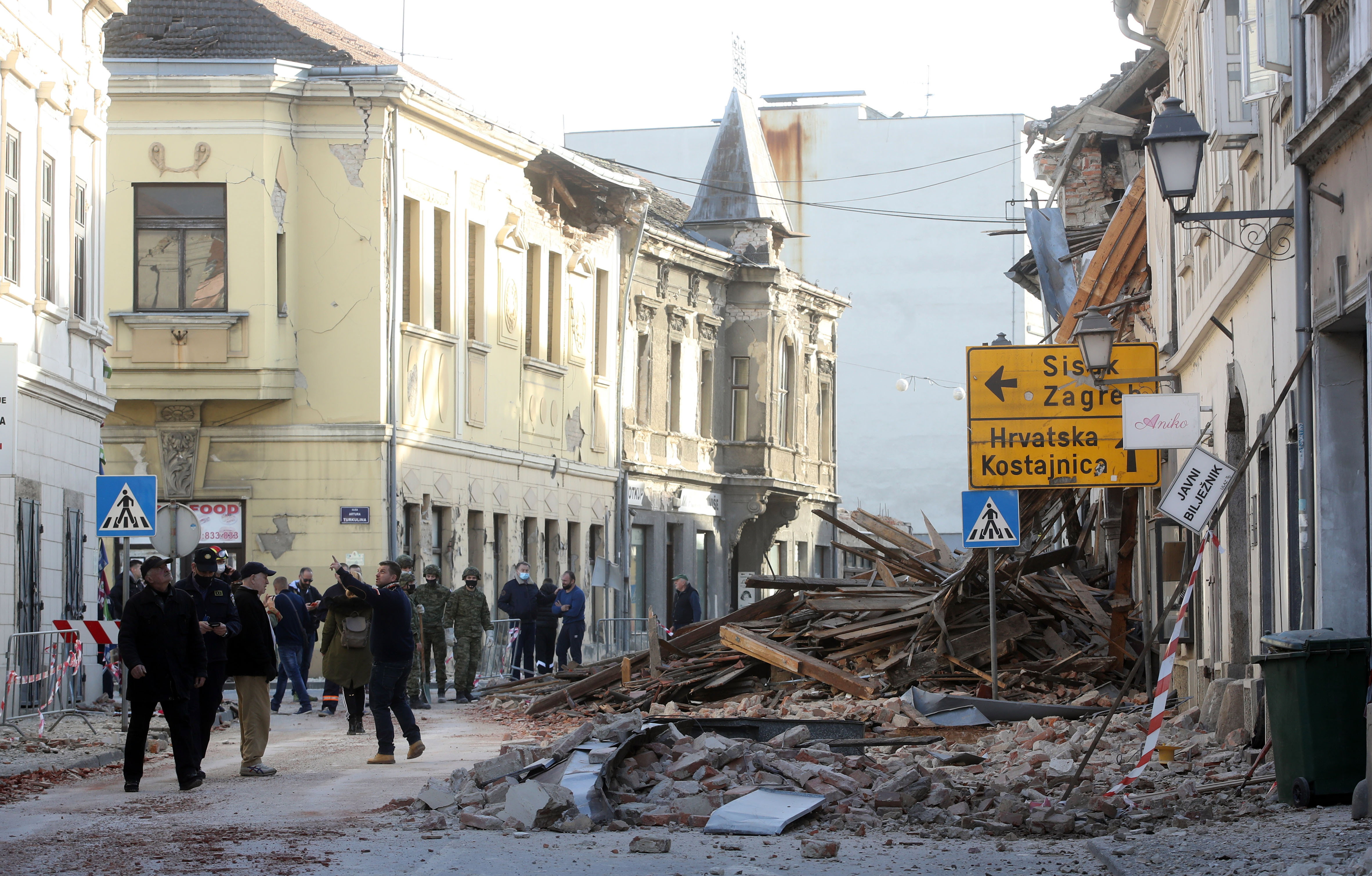 Trzęsienie ziemi w Chorwacji pozbawiło dachu nad głową setki ludzi (fot. Getty Images)