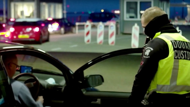 Kierowcy wyjeżdżający z Wielkiej Brytanii byli zaskoczeni nowym zakazem (fot. YouTube/Reuters)
