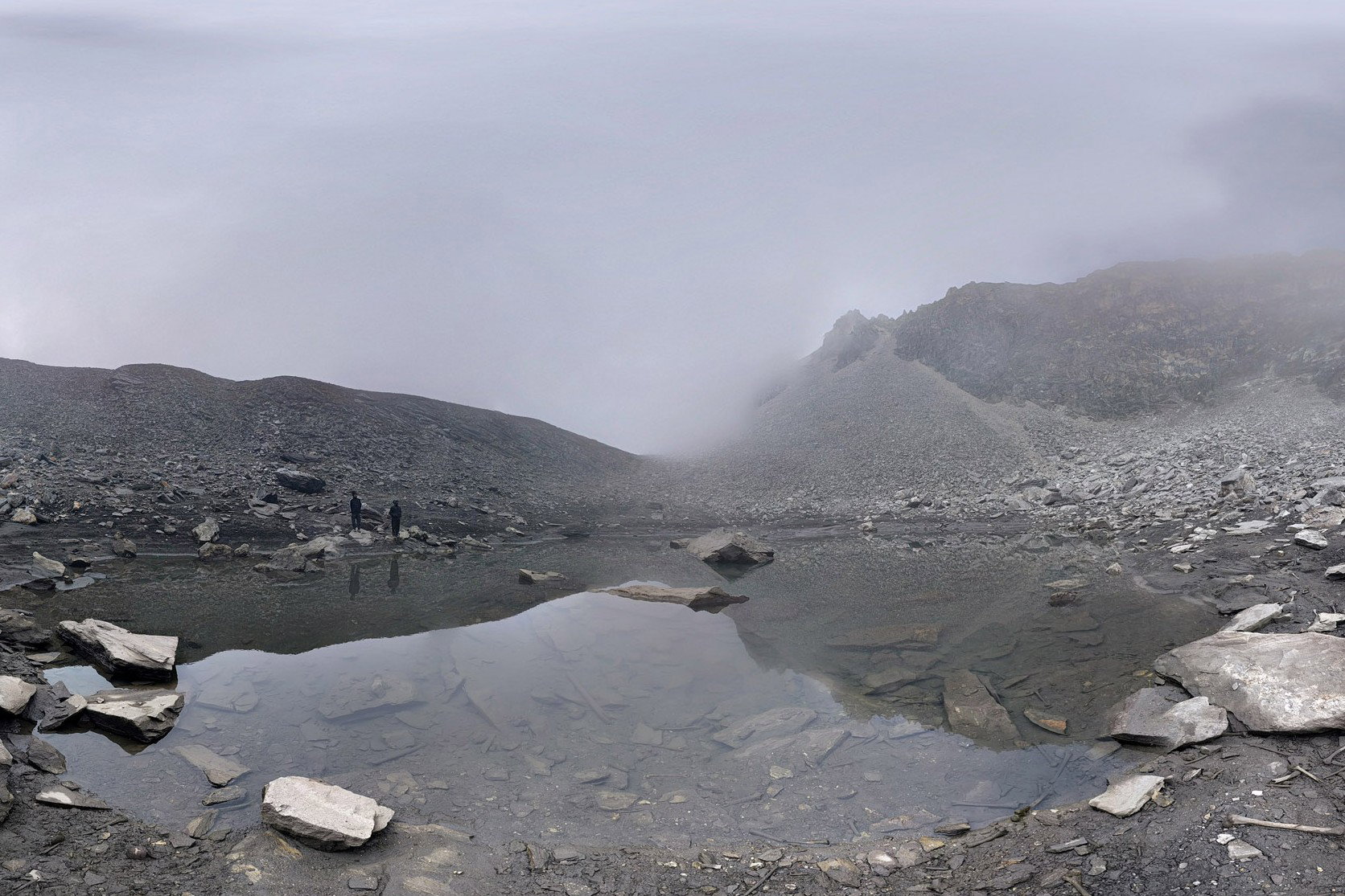 Jezioro Roopkund od setek lat skrywa mroczną tajemnicę (fot. Atish Waghwase)