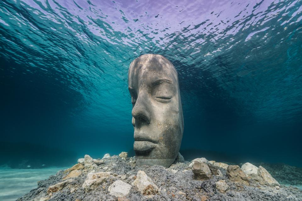 (fot. Jason deCaires Taylor/underwatersculpture.com)