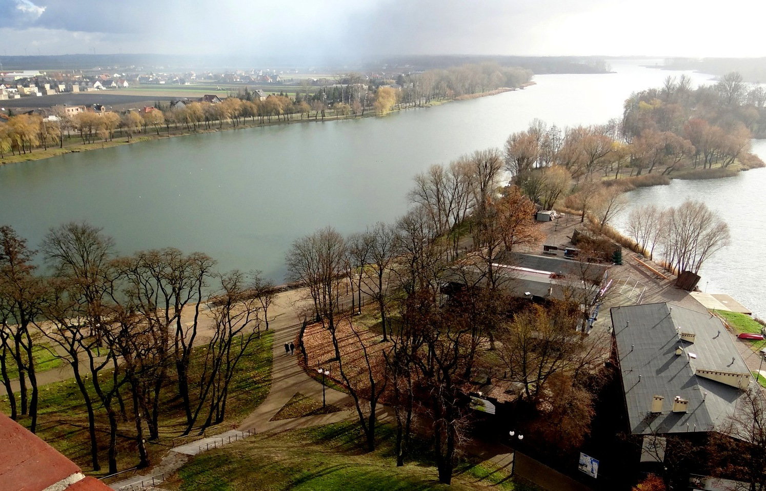 Jeziora i kąpieliska w Kujawsko-Pomorskiem: najpiękniejsze miejsca na wypoczynek nad wodą (fot. Gorofil, Wikimedia Commons, CC-BY-SA-4.0)