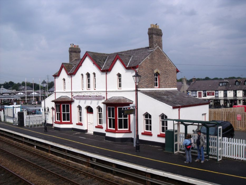 Stacja kolejowa w Llanfairpwllgwyngyllgogerychwyndrobwllllantisiliogogogoch