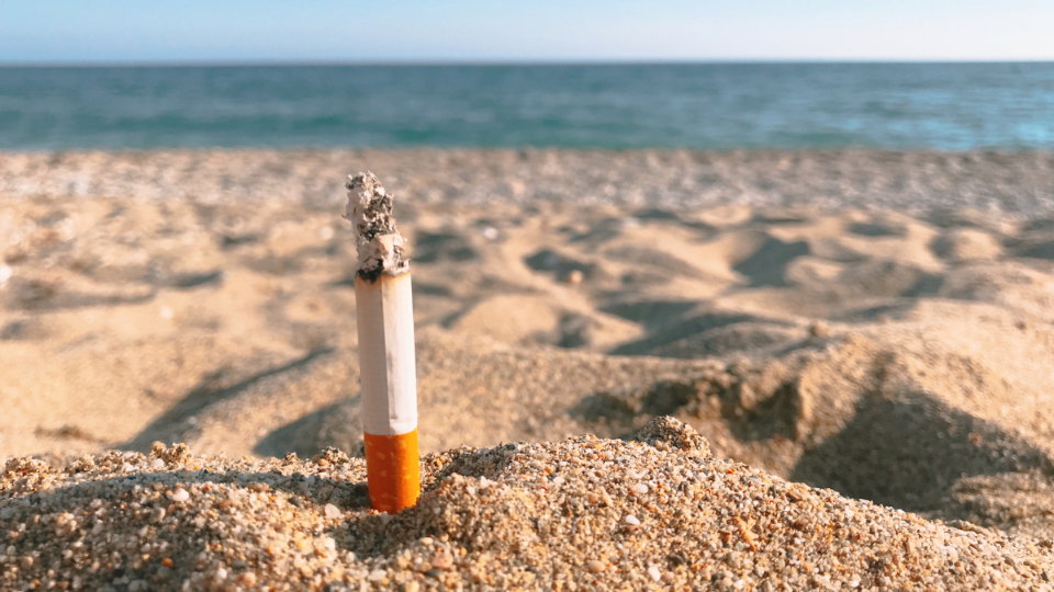 Hiszpania wprowadza zakaz palenia papierosów na plażach. Będą surowe kary