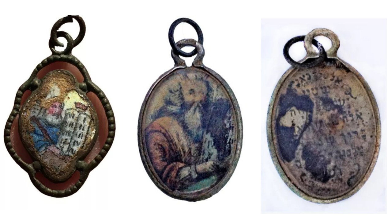 W obozie w Sobiborze znaleziono trzy cenne medaliki (fot. Israel Antiquities Authority)