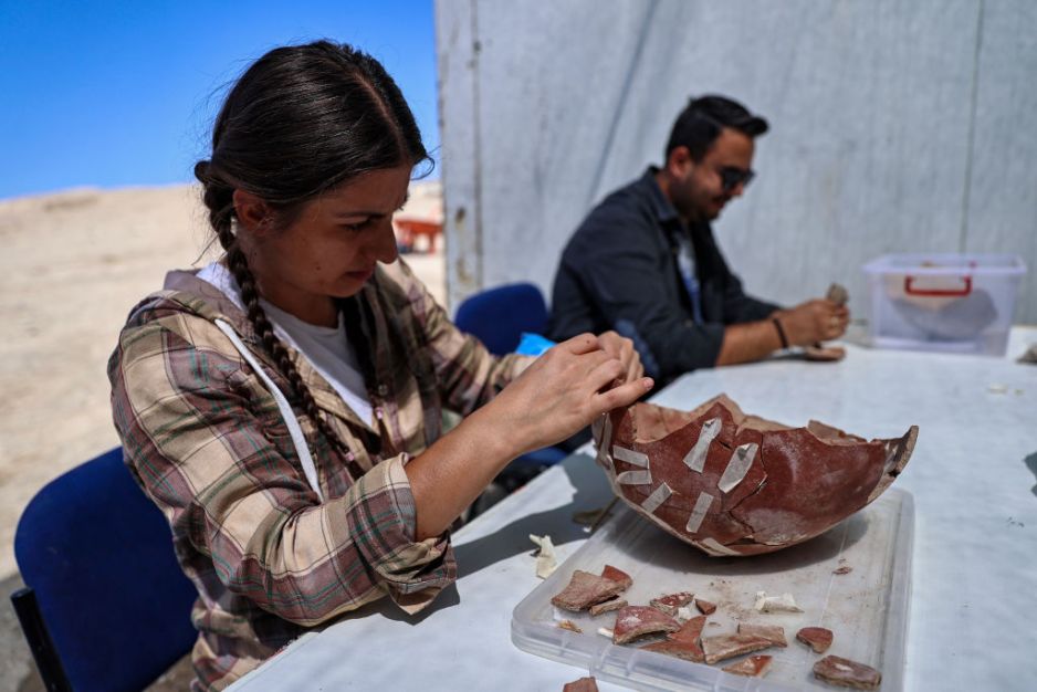 Czym zajmuje się archeolog - na czym polega jego praca i jak zostać archeologiem? (fot. Ozkan Bilgin/Anadolu Agency via Getty Images)