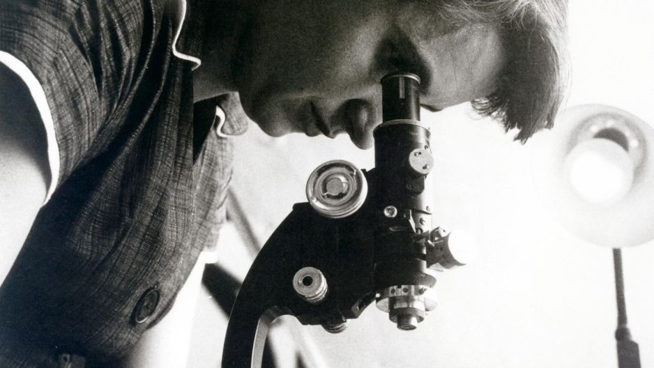 Pomimo ogromnego postępu w ostatnich dziesięcioleciach, kobiety nadal muszą zmagać się z uprzedzeniami wobec nich w nauce (PHOTOGRAPH FROM SCIENCE SOURCE)