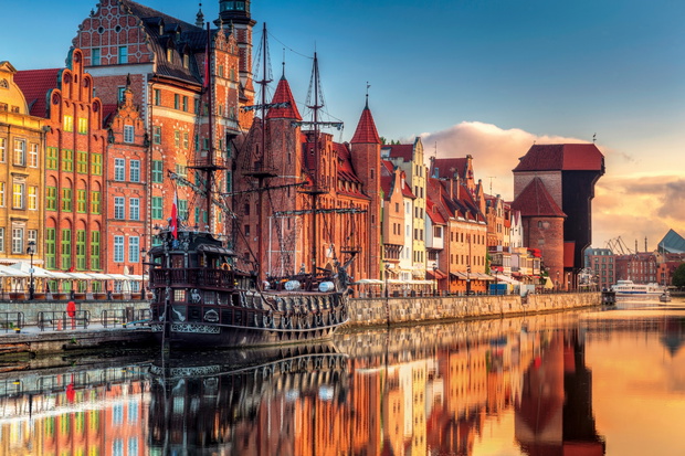 Gdańsk – co zobaczyć i zjeść? Stocznia i Wyspa Spichrzów to miejsca pełne sztuki, muzyki i świetnej kuchni (fot. Shutterstock)