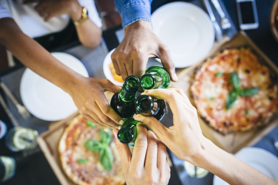 Naukowo o "gastrofazie". Dlaczego po alkoholu chce nam się jeść?