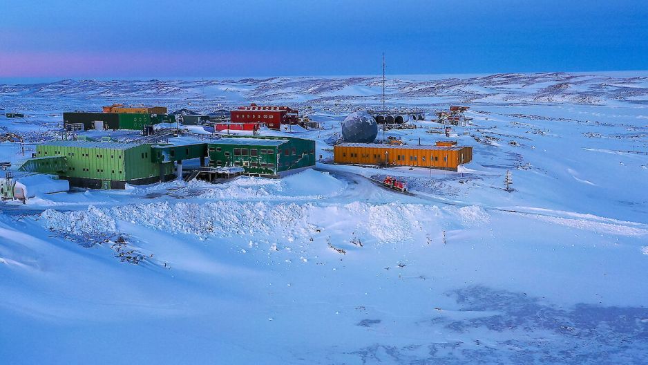 Australijska stacja badawcza Davis na Antarktydzie (fot. Greg Stone/AAD)