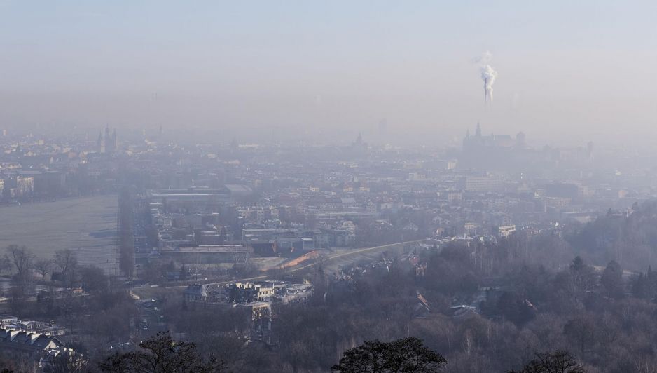 Elektrownie, przemysł i inne działania emitujące dwutlenek węgla ograniczały produkcję gazów cieplarnianych podczas blokad związanych z koronawirusem. (Photograph by Bartek Sadowski, Bloomberg/Getty Images)