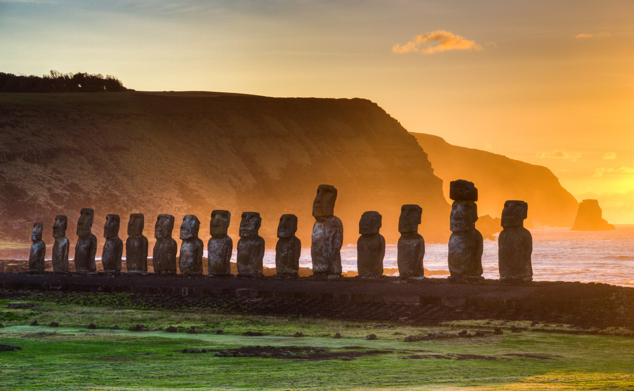 Wyspa Wielkanocna stawia czoło zmianom klimatu. Posągąom moai grozi zniszczenie