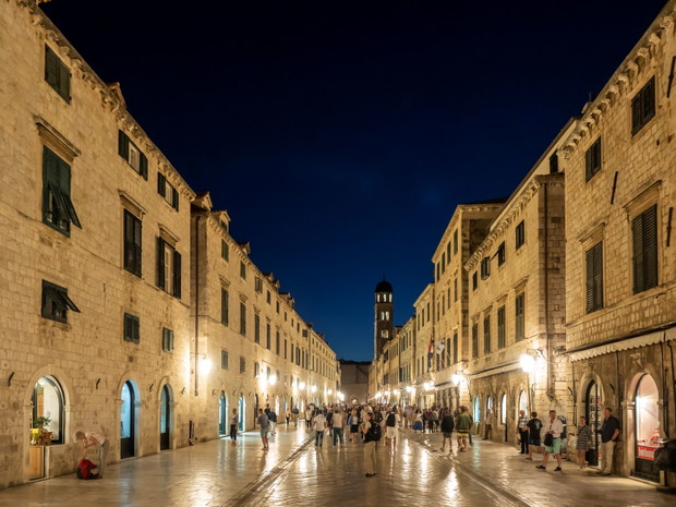 Stradun po zachodzie słońca