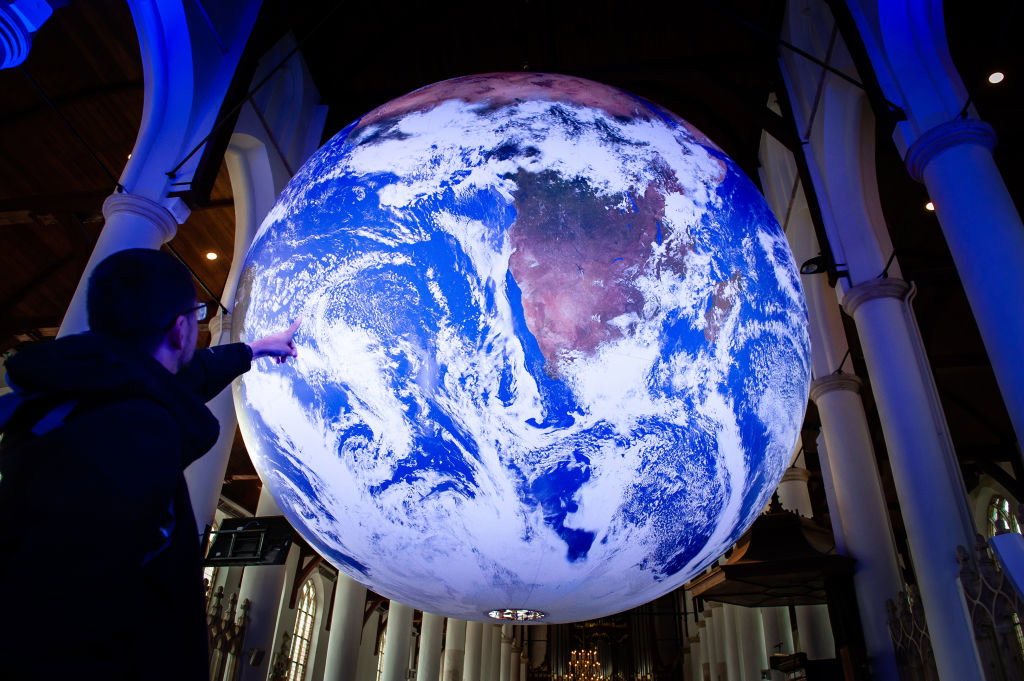 Ziemia ciekawostki. Jak powstała nasza planeta, czemu jest niezwykła i jaki koniec ją czeka? (fot. Ana Fernandez/SOPA Images/LightRocket via Getty Images)