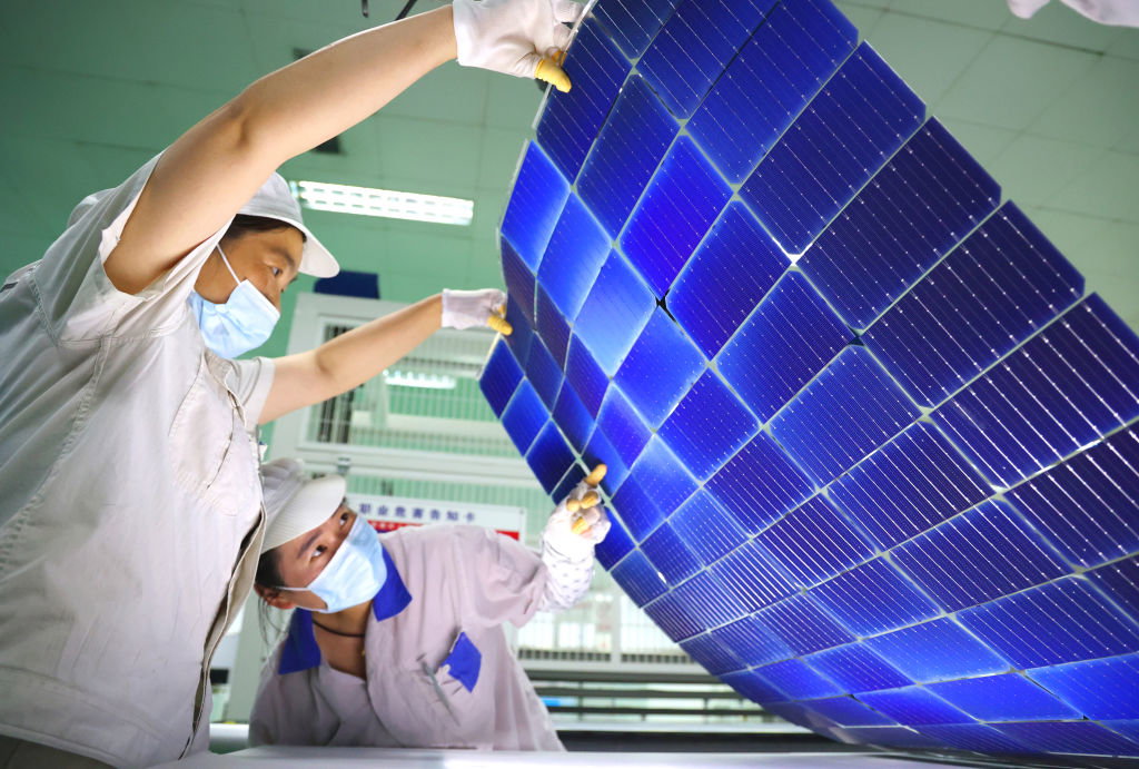 Jakie są odnawialne źródła energii i co oznacza to określenie? Tłumaczymy (fot. Geng Yuhe/VCG via Getty Images)