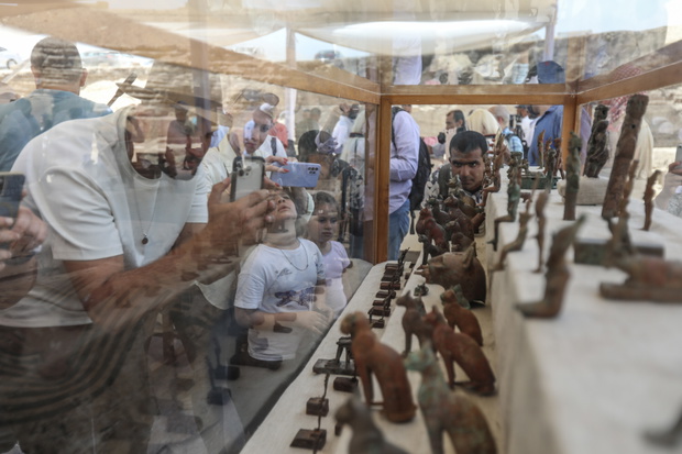 Ancient mummies and statues found in Egypt