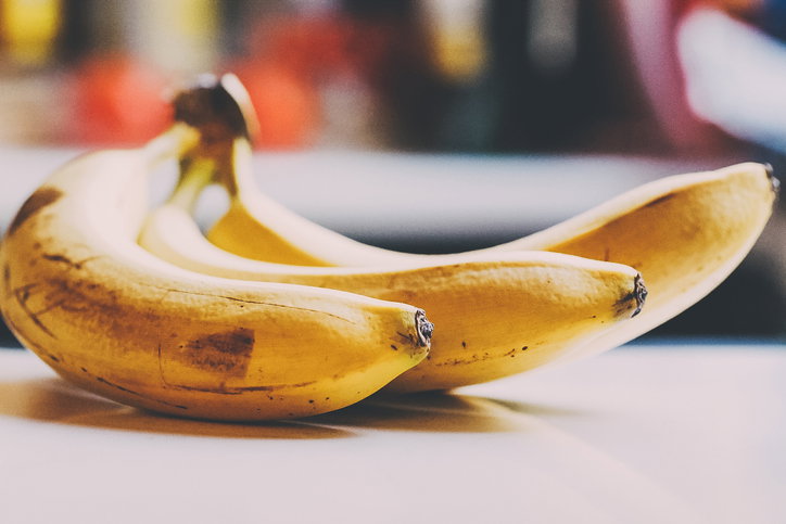 Naukowcy odkryli, że samce myszy histerycznie boją się bananów. Dlaczego? Odpowiedź jest zaskakująca (fot. Getty Images)