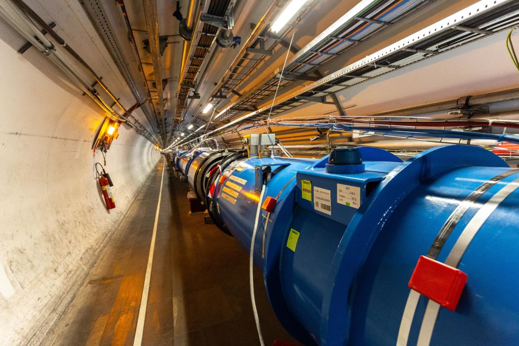 W tym tygodniu Wielki Zderzacz Hadronów (LHC) pobije własny rekord energii zderzeń. Co nowego może odkryć? (fot. Ronald Patrick/Getty Images)