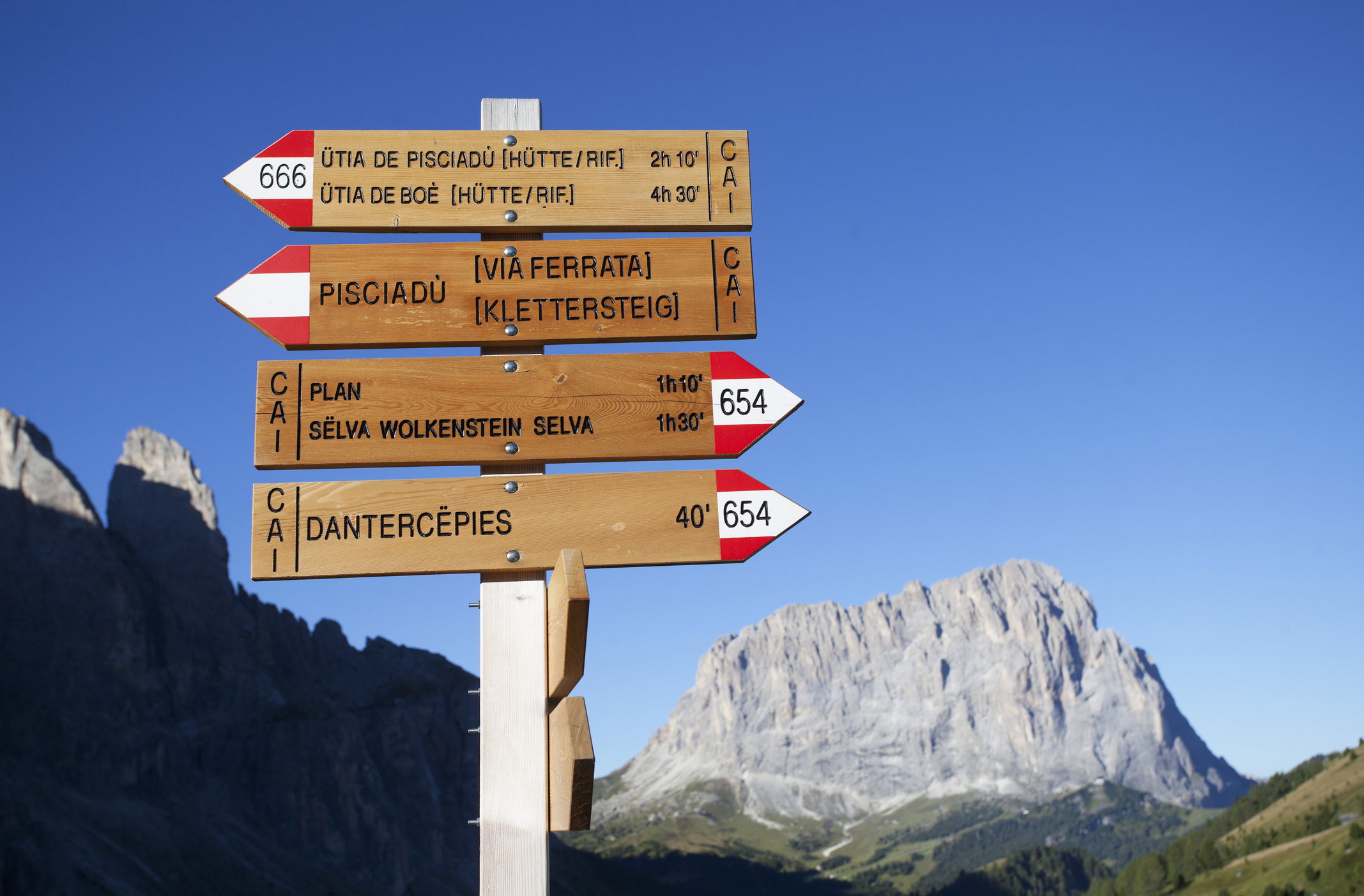 Dolomity trekking