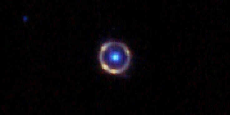 Teleskop Webba zrobił zdjęcie pierścienia Einsteina. Dzieli go od Ziemi aż 12 mld lat świetlnych (fot. NASA via Reddit)