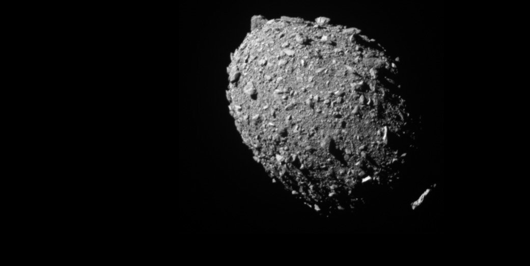 Sonda DART roztrzaskała się na planetoidzie. To początek prawdziwego programu obrony planetarnej (fot. NASA/Johns Hopkins APL)
