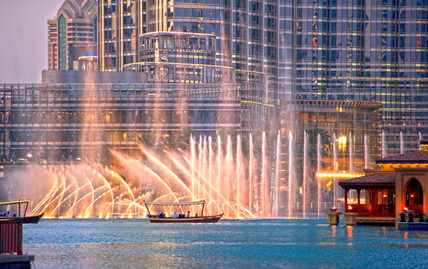 Bezpłatne pokazy The Dubai Fountain z widokiem na Burdż Chalifa