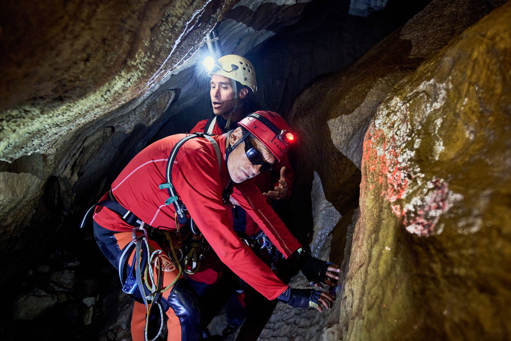 Nauka o jaskiniach, czyli speleologia. Na czym polega? Kim jest speleolog? (fot. Niccolo Guasti/Getty Images)