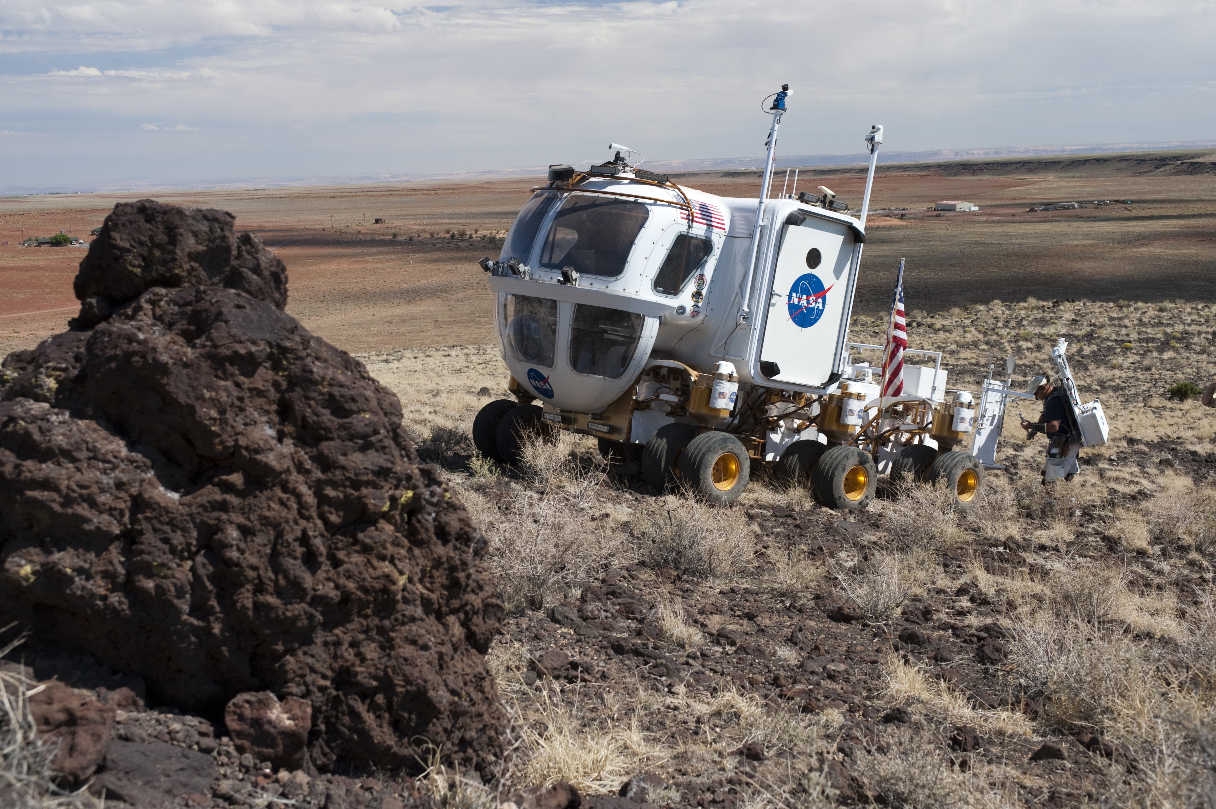 NASA i japońska JAXA testują możliwości nowych łazików księżycowych na pustyni w Arizonie (fot. NASA)