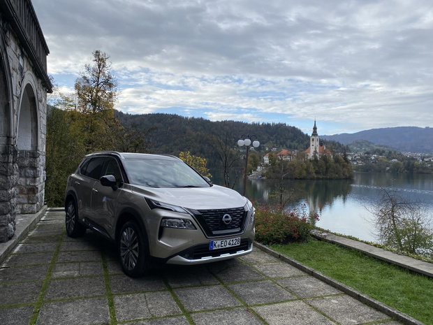 nissan-x-trail-nad-jeziorem-bled-538d842