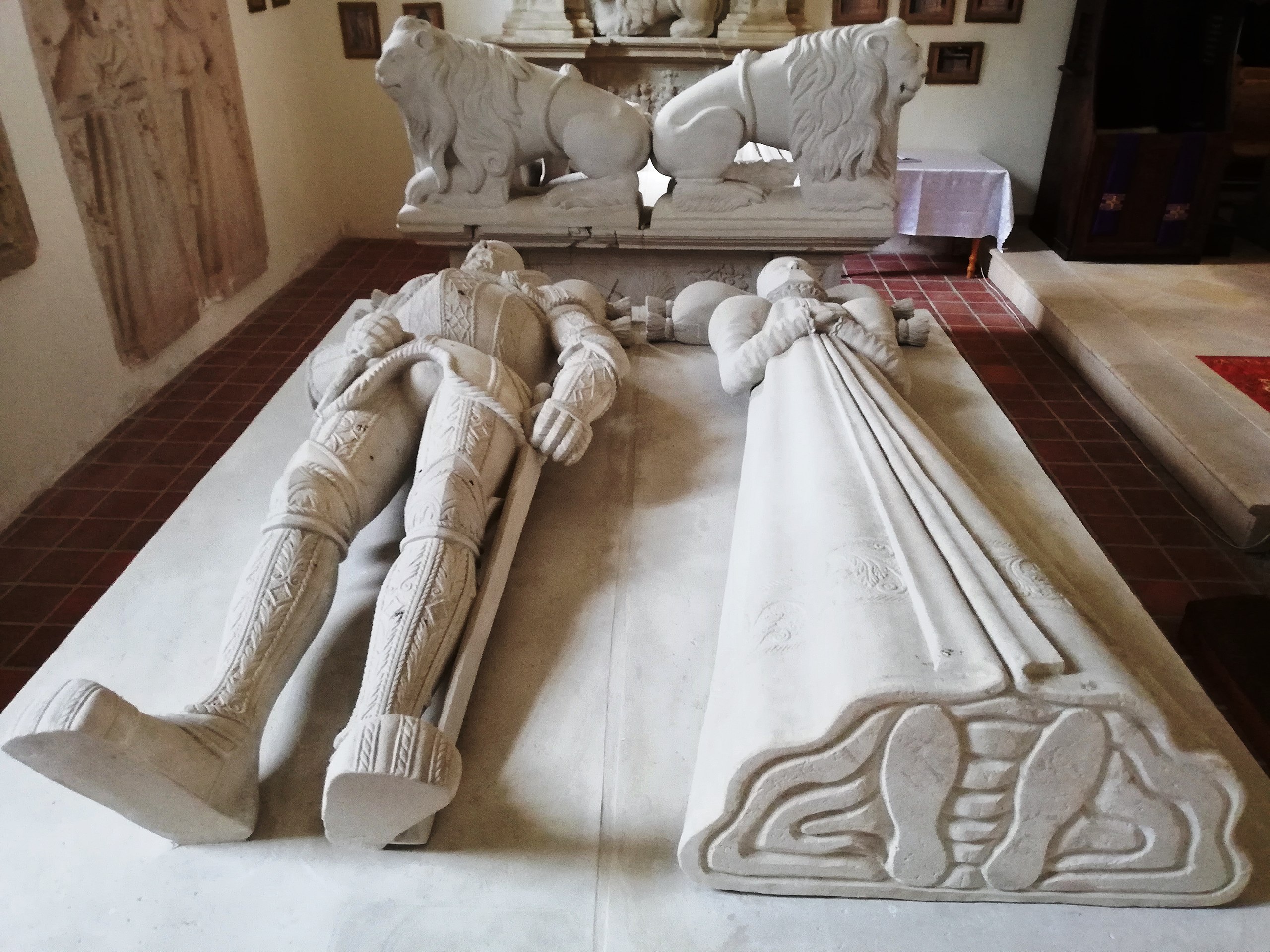 Mauzoleum Schaffgotschów w Raszowie to wyjątkowe miejsce na Śląsku. Tylko tu można zobaczyć takie sarkofagi (fot. Przezal, Wikimedia Commons, CC-BY-SA-4.0)