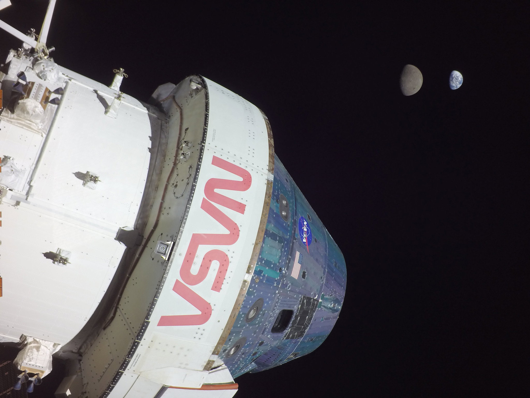 Ziemia i Księżyc sfotografowane z perspektywy Oriona. Misja Artemis 1 osiągnęła punkt krytyczny (fot. NASA, CC BY-NC-ND 2.0)