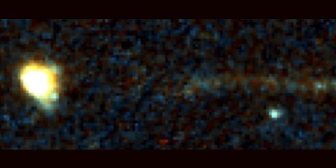 Supermasywna czarna dziura została wystrzelona z galaktyki. Na jej drodze zaczną powstawać nowe gwiazdy (fot. van Dokkum et al., arXiv, 2023)