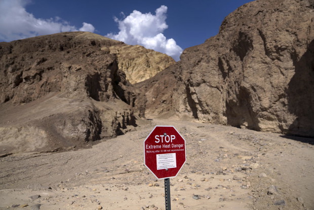 Tu temperatura powietrza przekracza 55 stopni, a gruntu – 80 stopni. Oto najgorętsze miejsca na Ziemi (fot. Eric Thayer/Bloomberg via Getty Images)