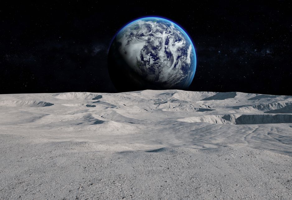 Woda na Księżycu znaleziona w nieoczekiwanym miejscu. Będą mogli z niej skorzystać astronauci (fot. Getty Images)