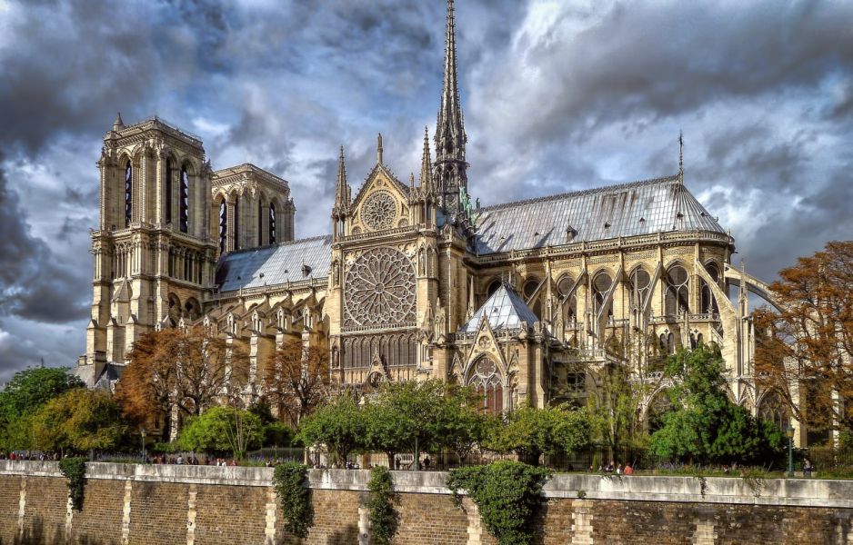 Jak będzie wyglądała katedra Notre Dame po odbudowie? Paryż wybrał projekt nastawiony na klimat i pieszych