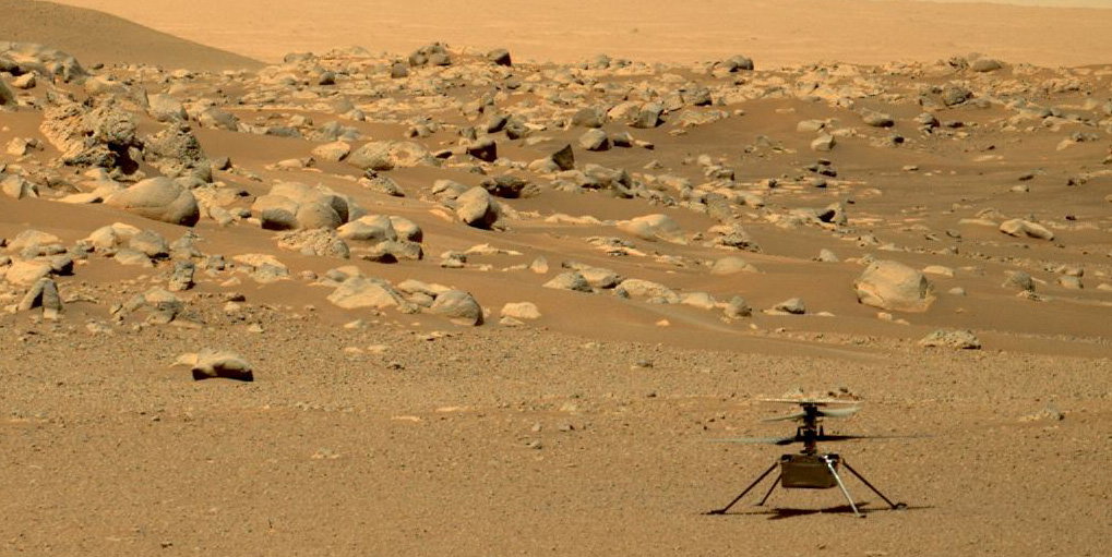 50 lotów nad Marsem. Pierwszy pozaziemski helikopter Ingenuity 10-krotnie przebił pokładane w nim nadzieje (fot. NASA/JPL-Caltech/ASU/MSSS)