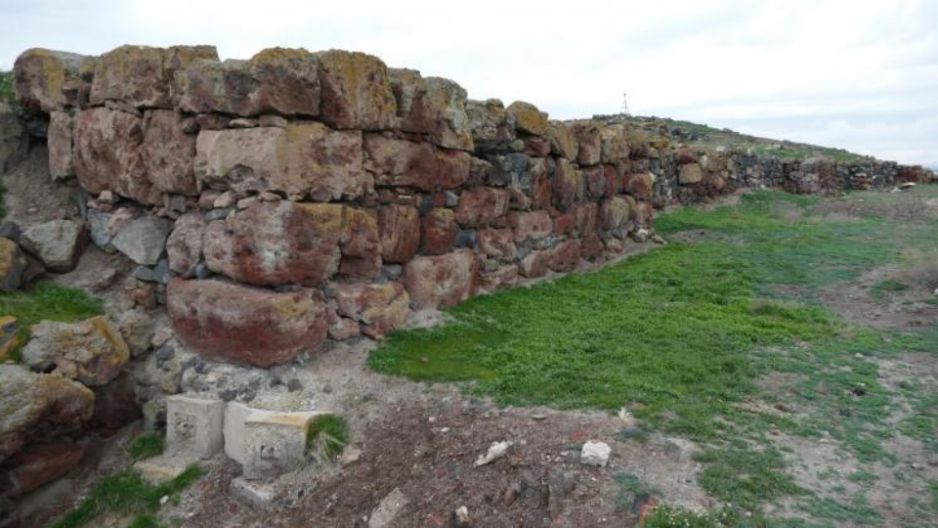 Polscy archeolodzi odkryli „złoty grobowiec”. Jego wnętrze intryguje