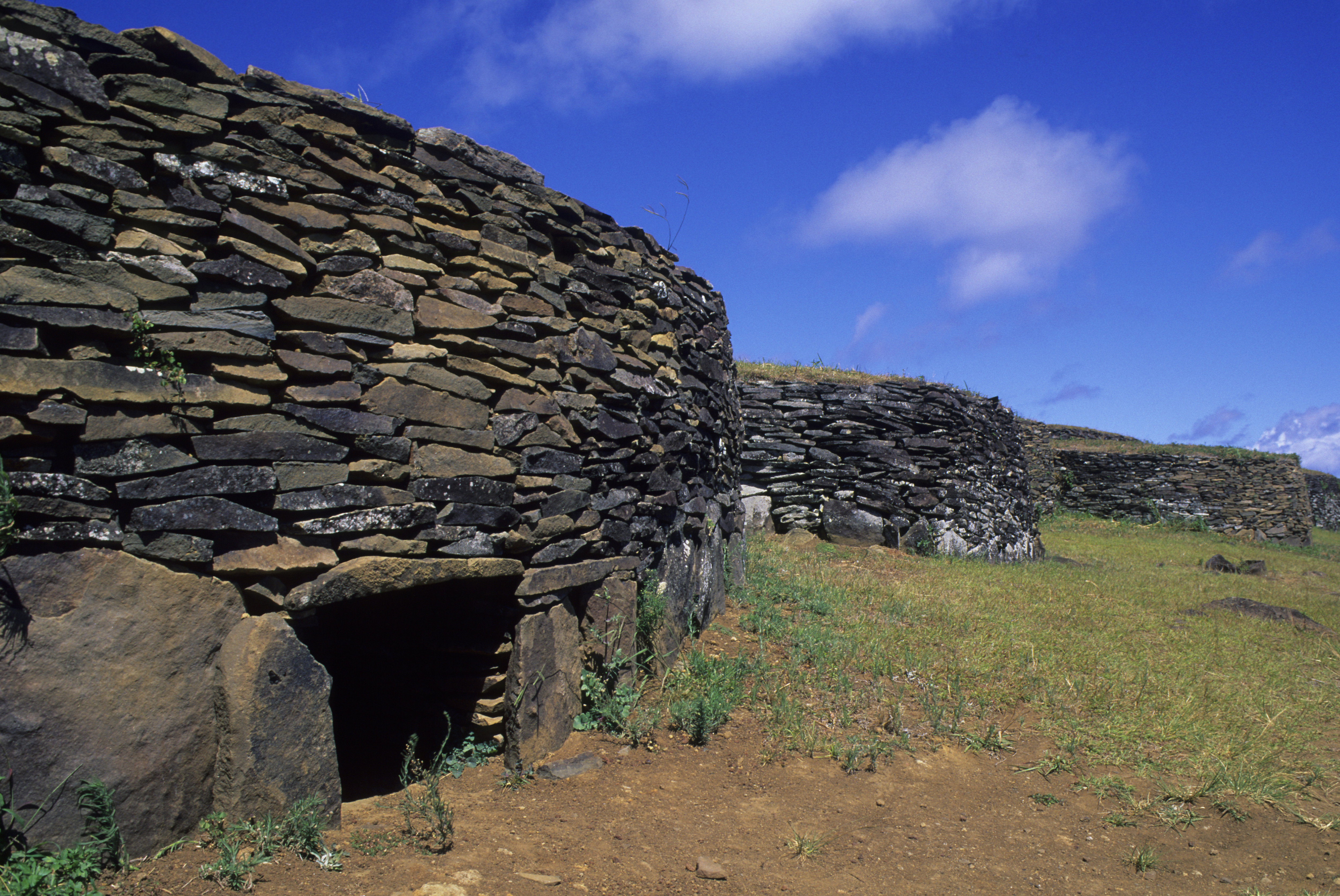 Orongo – jedyne starożytne miasto na Rapa Nui (fot. Wolfgang Kaehler/LightRocket via Getty Images)